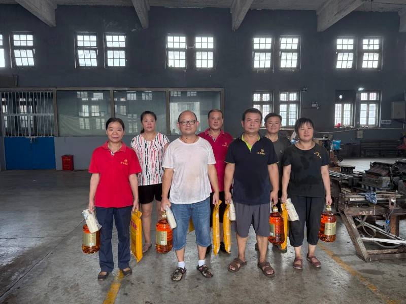 一顆黃桃，兩份關(guān)愛：趙李橋茶廠夏日行動詮釋企業(yè)溫度