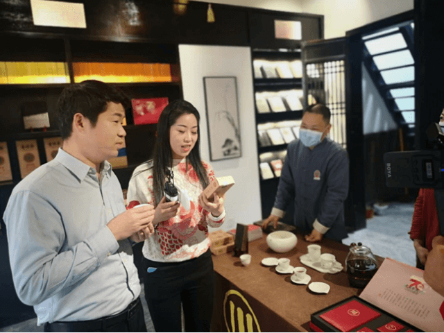 各位“鐵粉”您在直播間訂購(gòu)的青磚茶發(fā)貨啦！